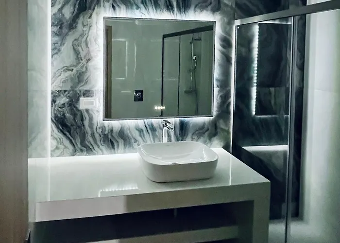 Апартаменты The 52 Spot *