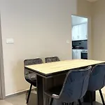 The 52 Spot Апартаменти *